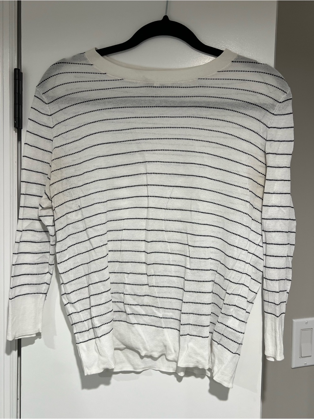 Vince. Women’s White Striped Lightweight Sweater